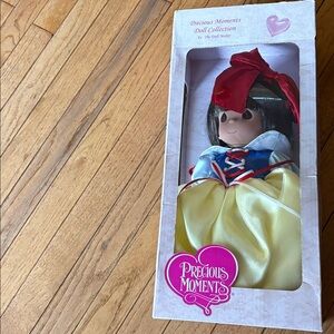 Precious moments new very rare Snow White Inspired Doll with Red & Yellow Dress